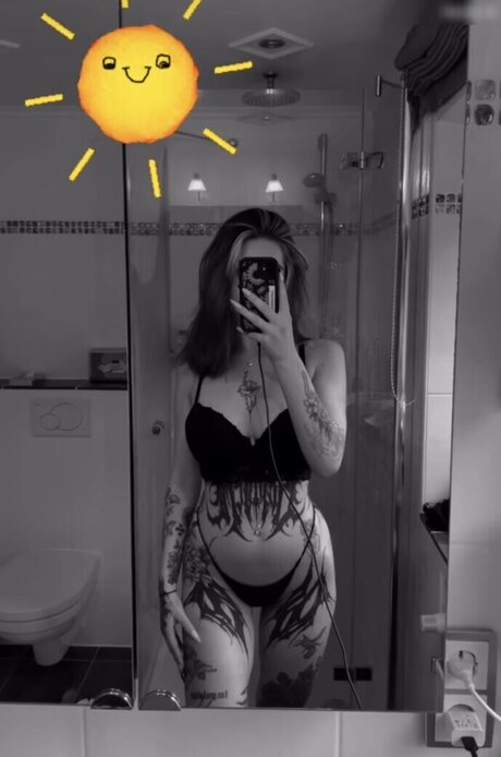 Kira Julie naked model gallery