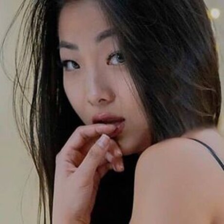 Nancy Nguyen star pretty photo