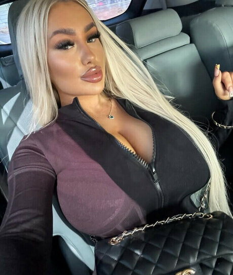 Corrinnadione top model picture