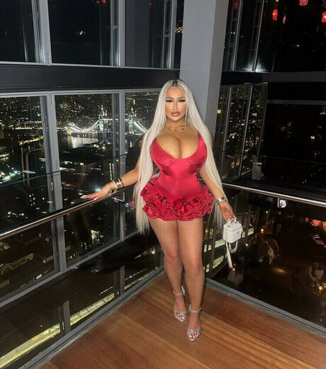 Corrinnadione pornographic model img