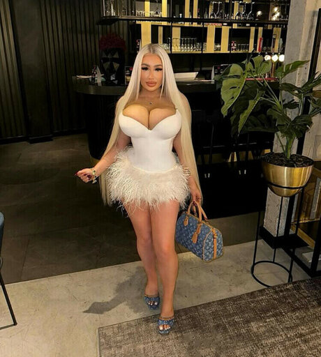 Corrinnadione pornstar adult image