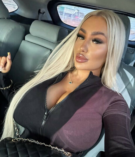 Corrinnadione best model picture