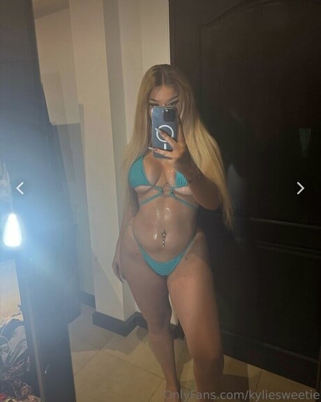 Kyliesweetie nude pornstar image