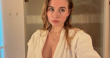 Jellina erotic star picture