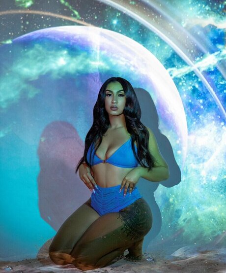 Queen Najia nude model photo