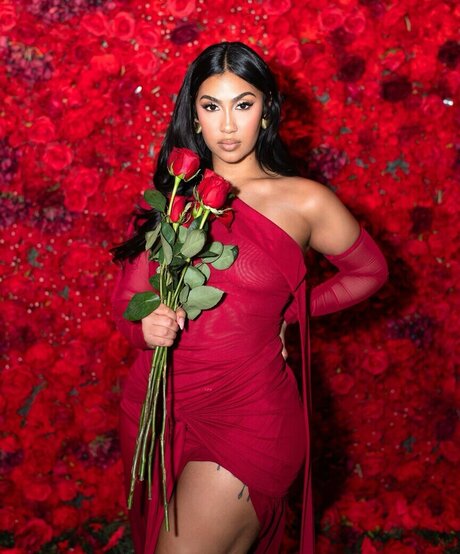 Queen Najia star pornographic photos