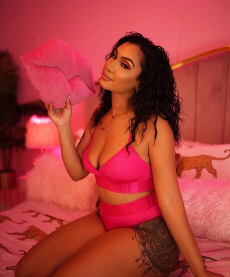 Queen Najia sex model images