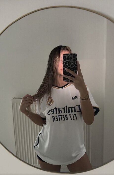 Almira Azemi hot star pictures