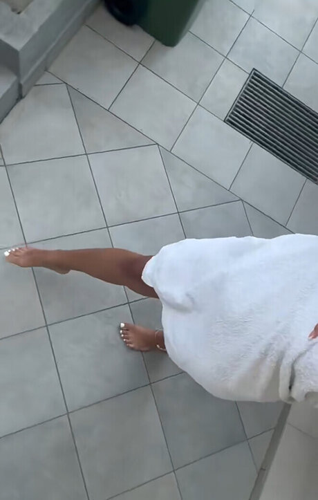 Almira Azemi perfect model images