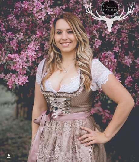 Alinas Landleben model pretty picture