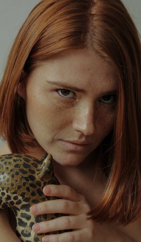 Mariah De Moraes star art pictures