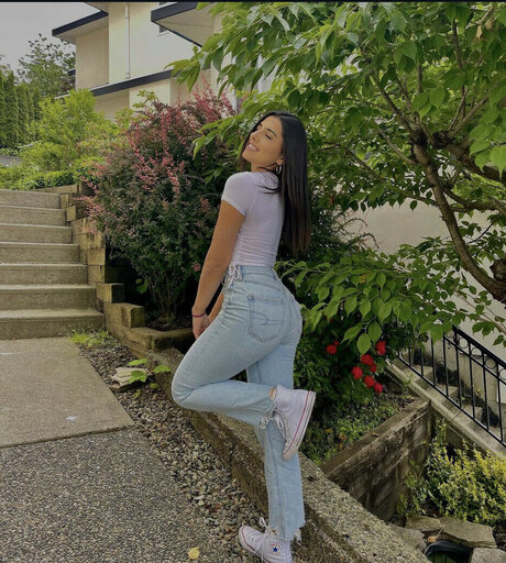 Gal Akbari hd model galleries