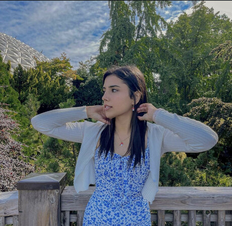 Gal Akbari hot actress pics