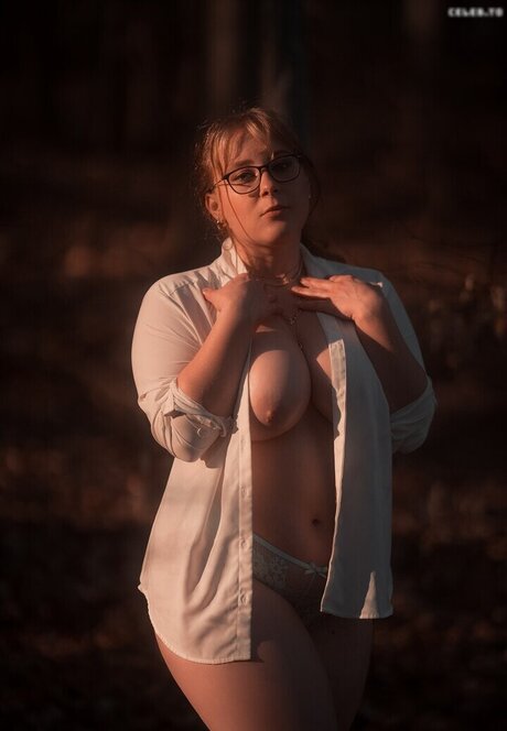 Sarahfahr9 star erotic image