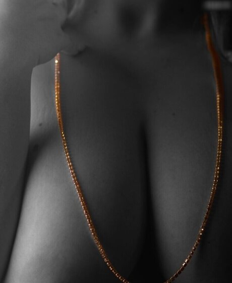 Sarahfahr9 model nude img