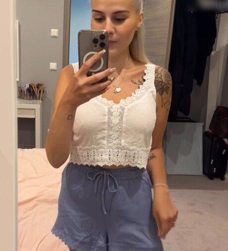 lesbian squirt onlyfans sexy nude gallery