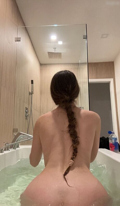 Megnut model nude picture