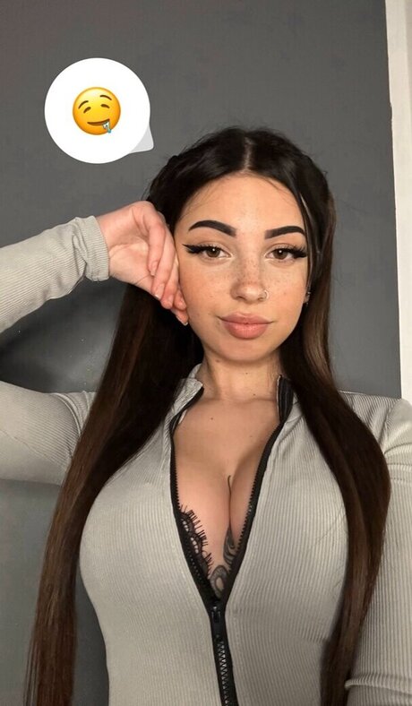 busty mom onlyfans free naked photos