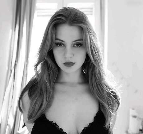 Lorene Laplusbelle beautiful model photo