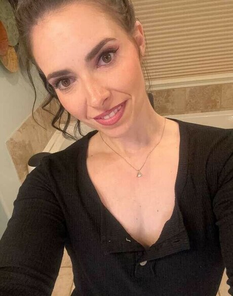 Annie Kundis pornstar pretty pics