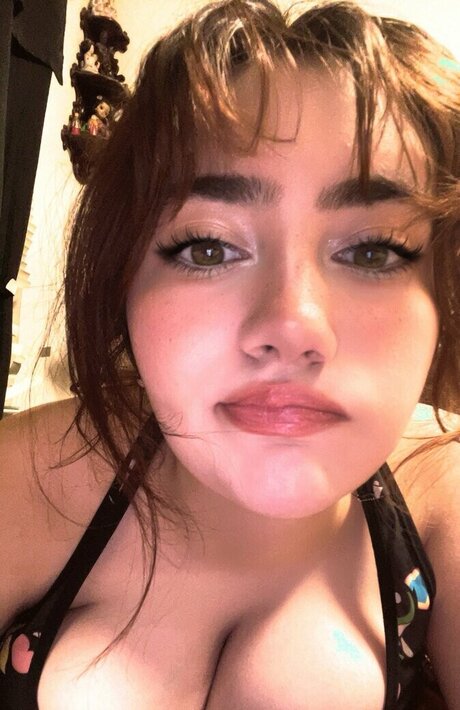 Lumineiia model free pictures