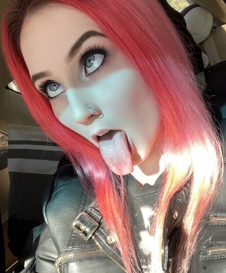 Carrie Cannie porn star img