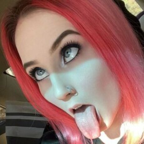 Carrie Cannie porn model image