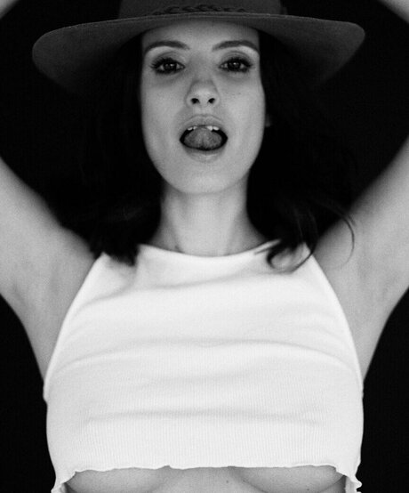 Amanda De Godoi star nudes image