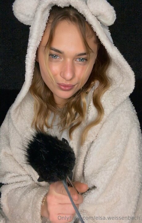 Elsa Wei enbach naked model picture