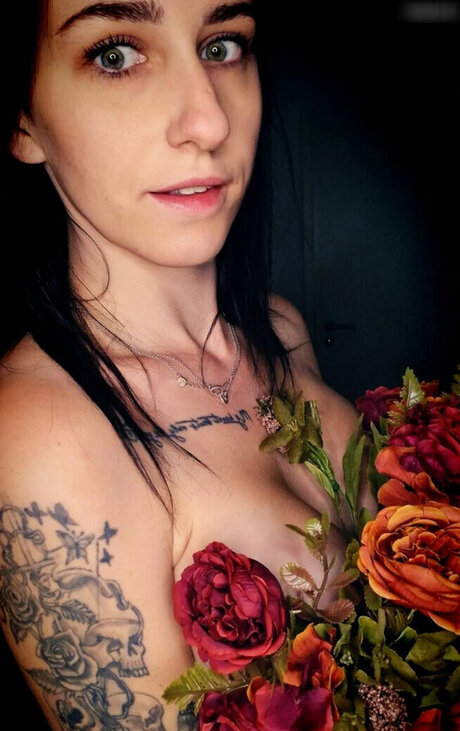 Justanotherwife30 star sexy pics