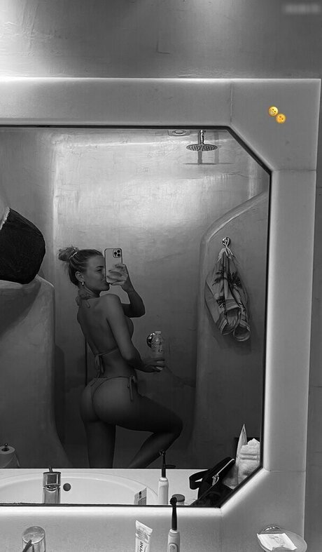 Leonie brrr xxx star image