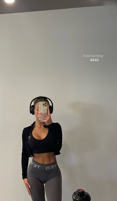 Leonie brrr model pornographic photos