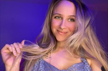 Luna Zuhause beautiful pornstar img