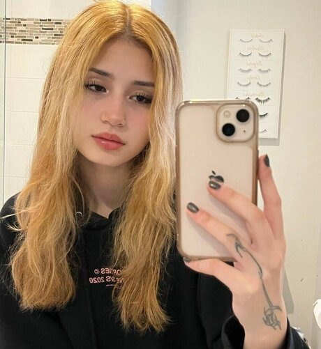 Emilykr0pp profile pic