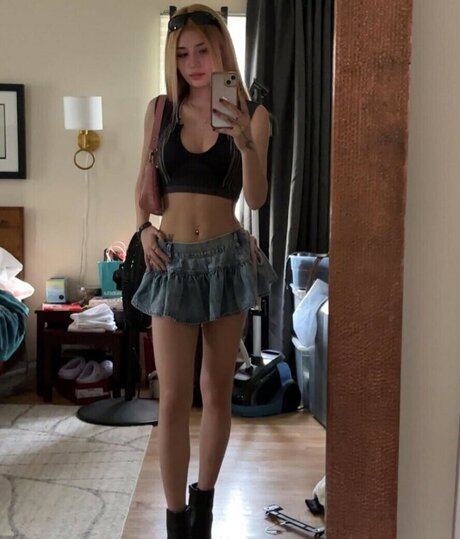 Emilykr0pp pretty pornstar archive