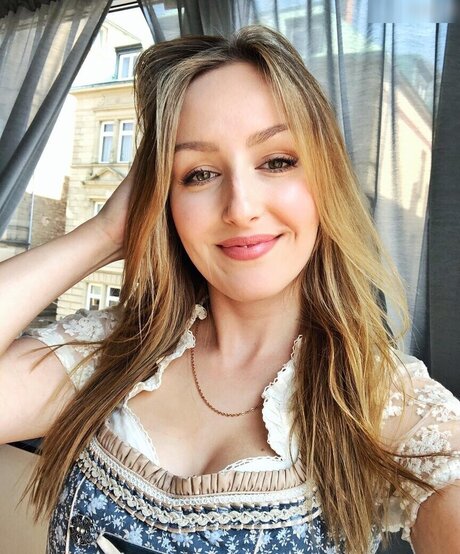 Alicia Joe pretty star photos