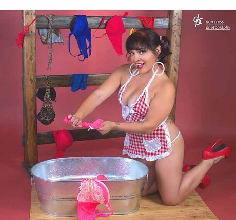 Risa Risque hot star pics