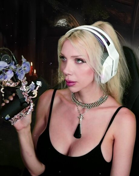 Intraventus model erotic image