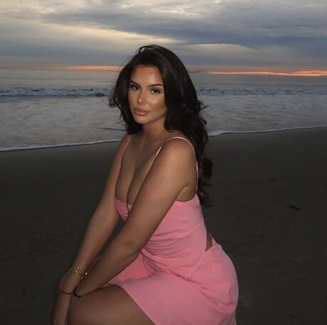 Jasmin Azizam model perfect photo