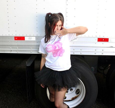 Carly McLellan free actress photo