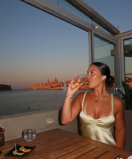 Kelsie Faith Thomas hot model image