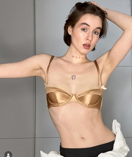 Wer ist sie_ high quality star image