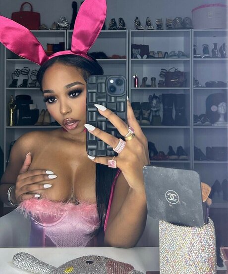 Trapezoidmouth nude actress images