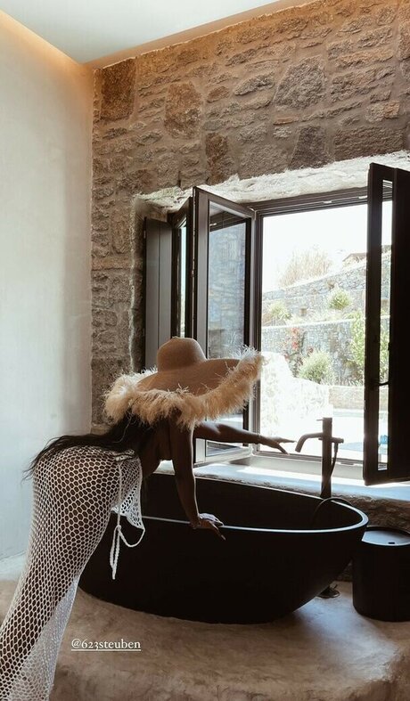 Trapezoidmouth hot star pics