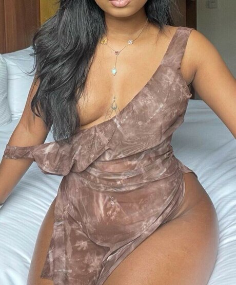 Trapezoidmouth model nude img