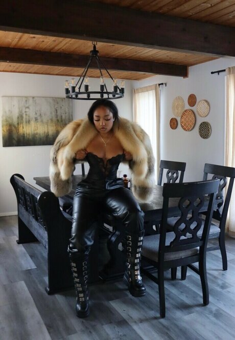 Trapezoidmouth pretty actress photo