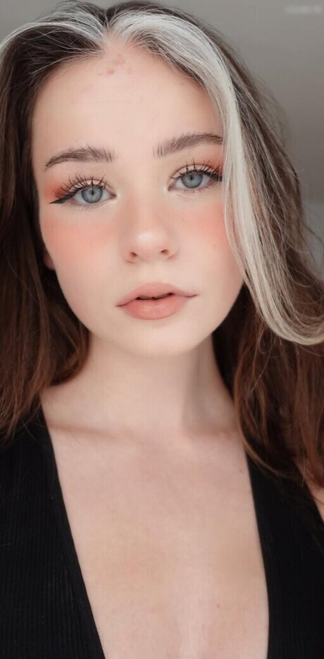 nadinebreaty star naked picture