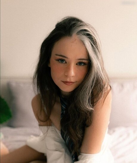 nadinebreaty pretty model picture