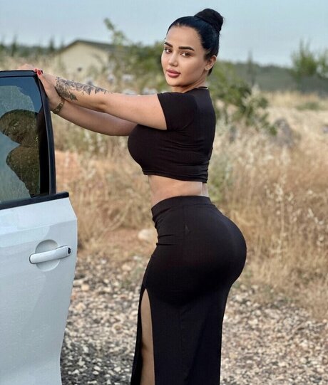 Melek Azad model perfect gallery