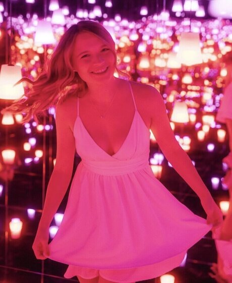 Lisa K ppers model top image